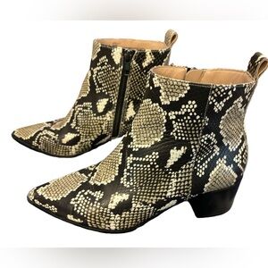 Saks Fifth Ave. Women’s Black/White/Gray Snakeskin Style Leather Ankle Boot Sz 6